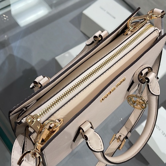 Michael Kors Sheila Sm Center Zip Satchel Shoulder Crossbody Bag Non Leather - Picture 6 of 16